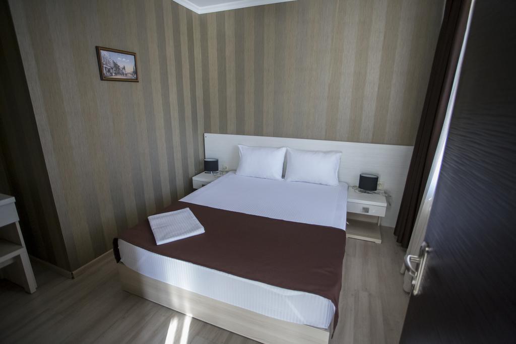 Batus Hotel Batumi Exterior photo