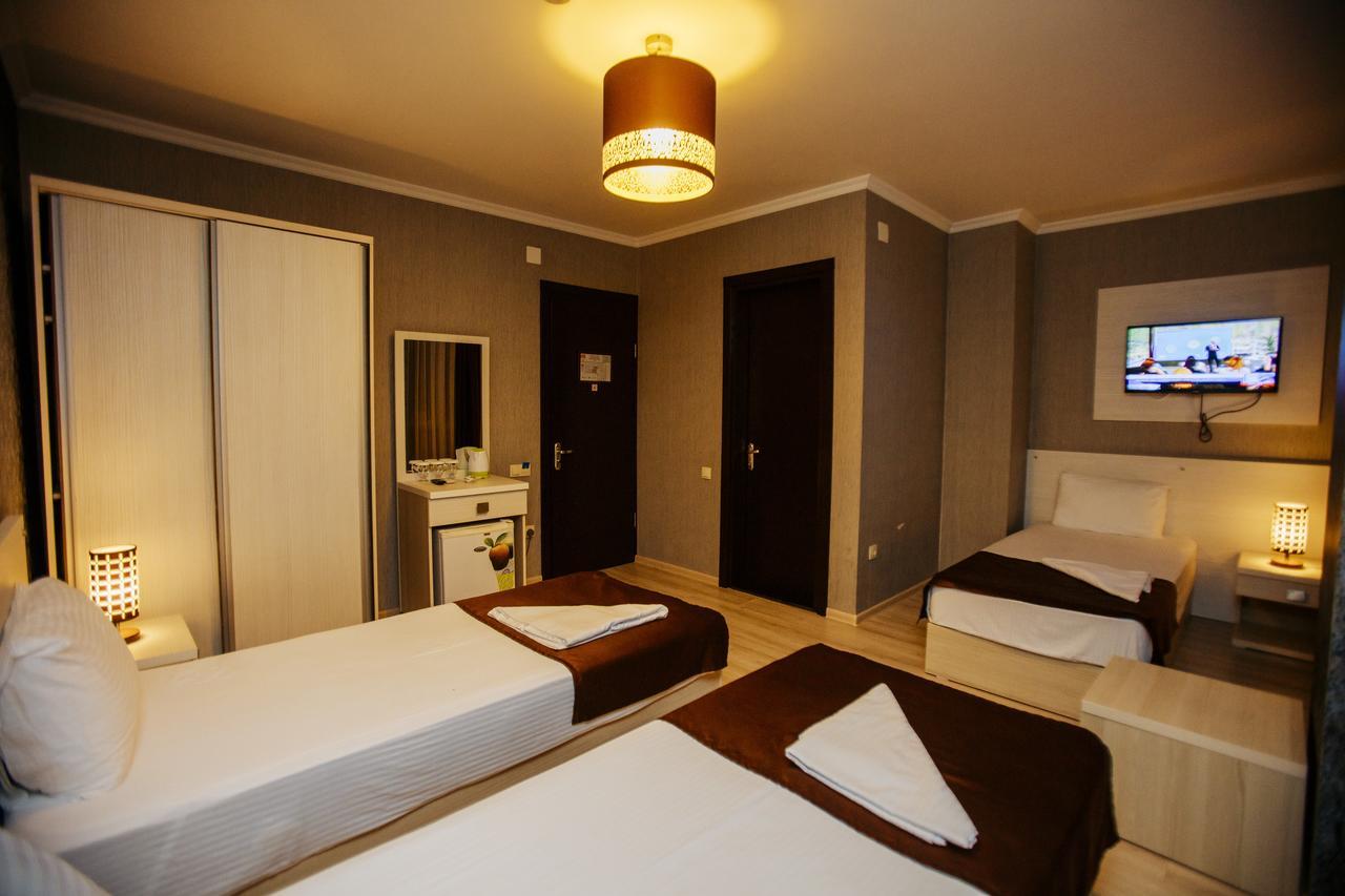 Batus Hotel Batumi Exterior photo