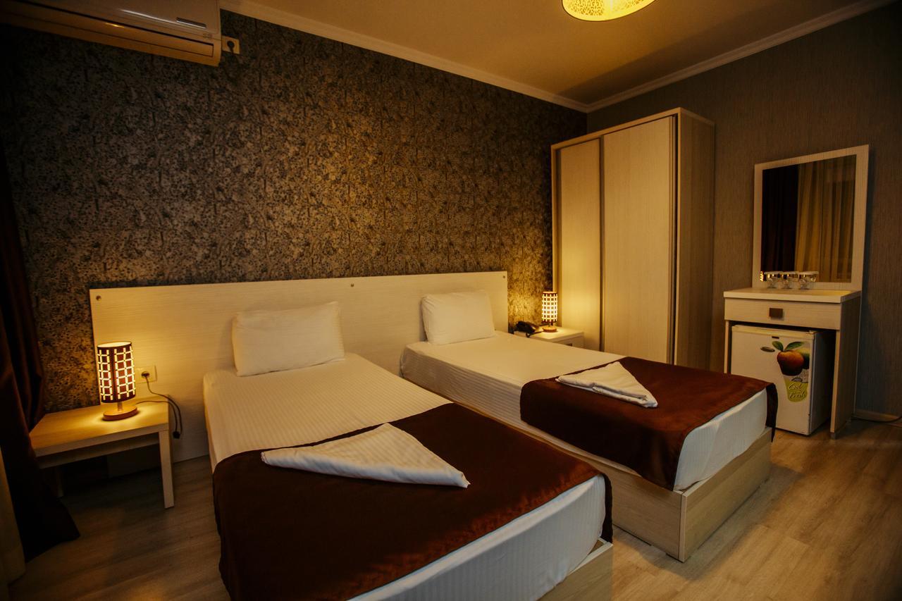 Batus Hotel Batumi Exterior photo